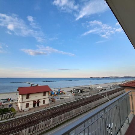 Appartamento Fronte Mare Falconara Marittima Kültér fotó